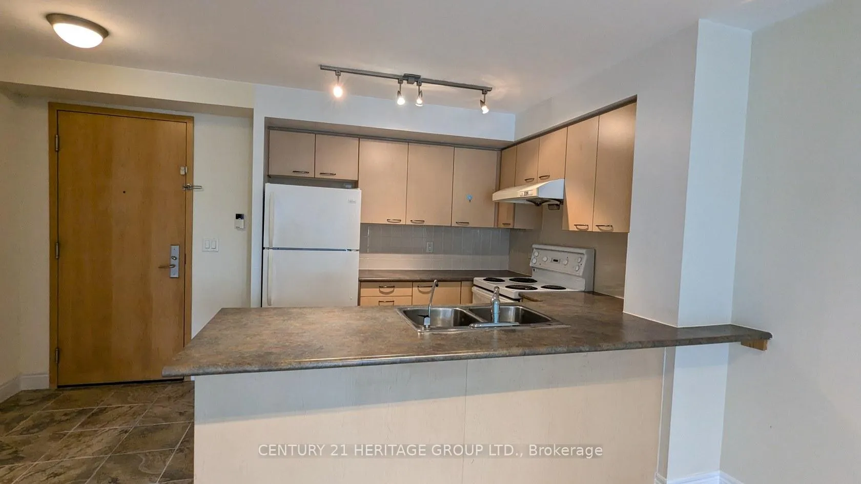 Photo 7 of Unit 825, 62 Suncrest Boulevard, Markham, Commerce Valley — HOMEH