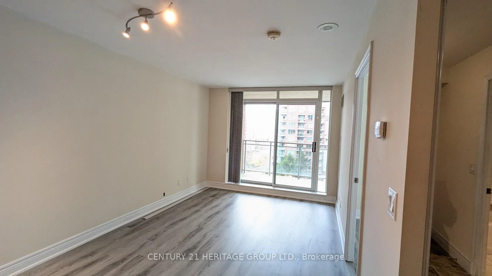 Photo 8 of Unit 825, 62 Suncrest Boulevard, Markham, Commerce Valley — HOMEH