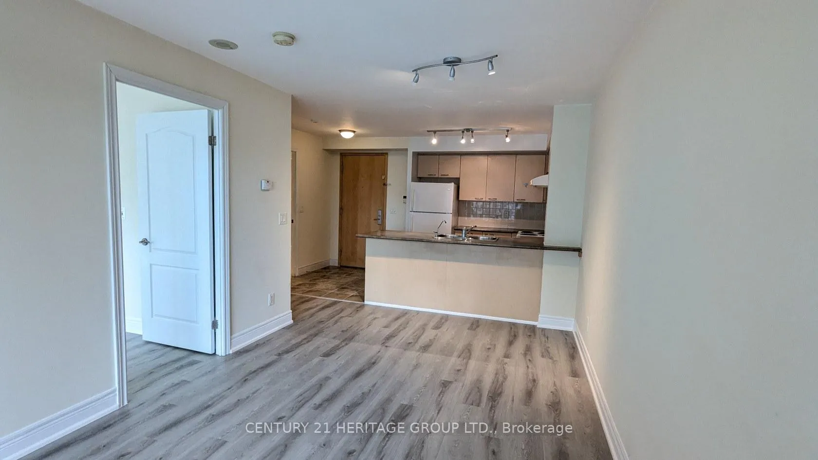 Photo 9 of Unit 825, 62 Suncrest Boulevard, Markham, Commerce Valley — HOMEH