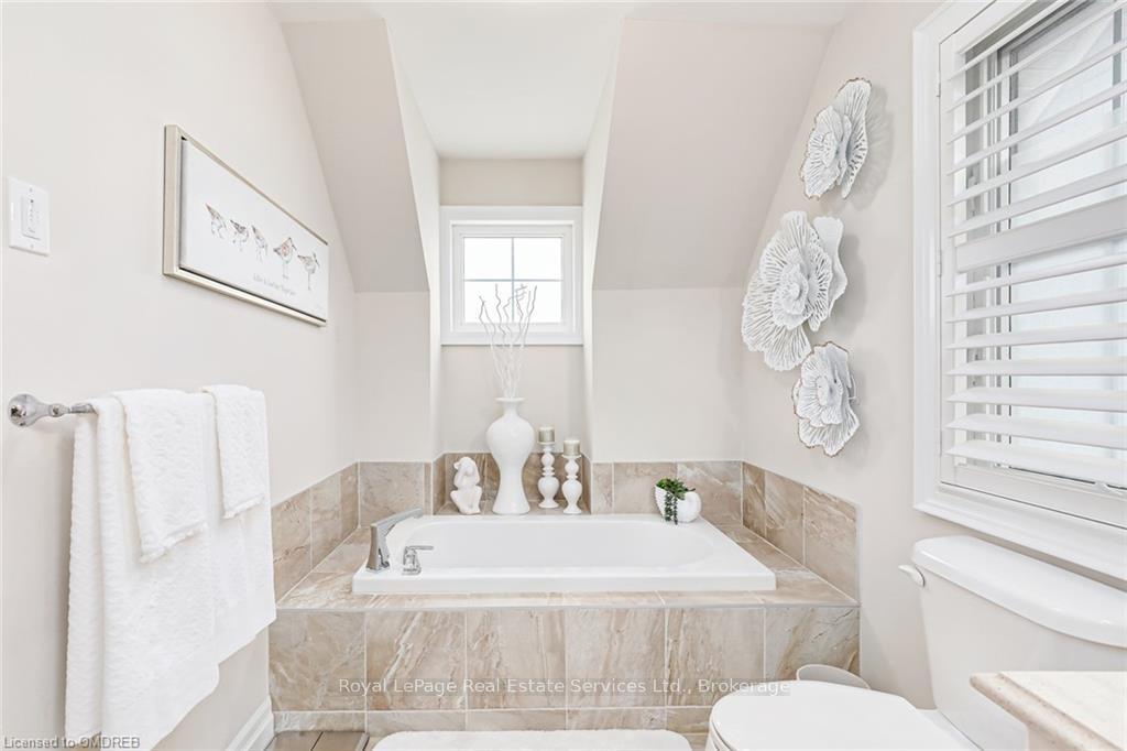 Photo 21 of 148 Yellow Birch Crescent, Blue Mountains — HOMEH