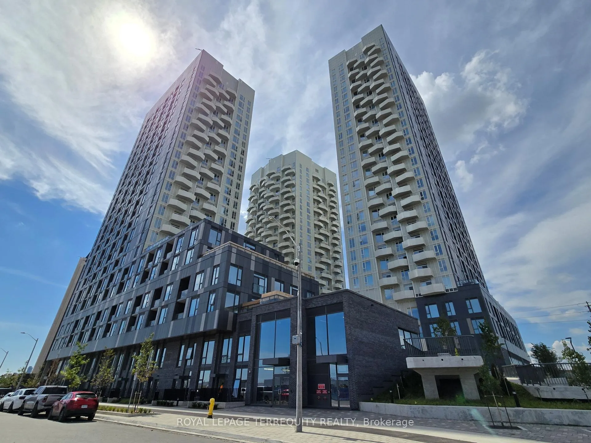 Photo 1 of Unit 2032, 498 Caldari Road, Vaughan, Concord — HOMEH