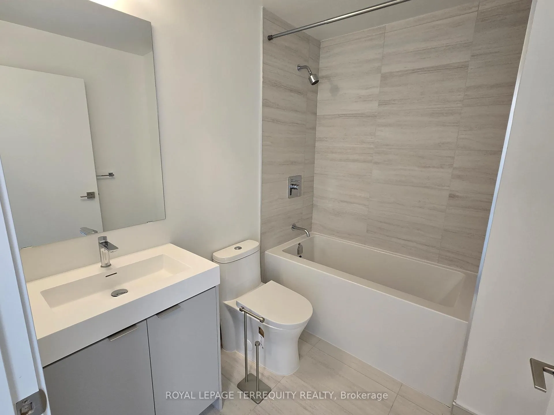 Photo 9 of Unit 2032, 498 Caldari Road, Vaughan, Concord — HOMEH