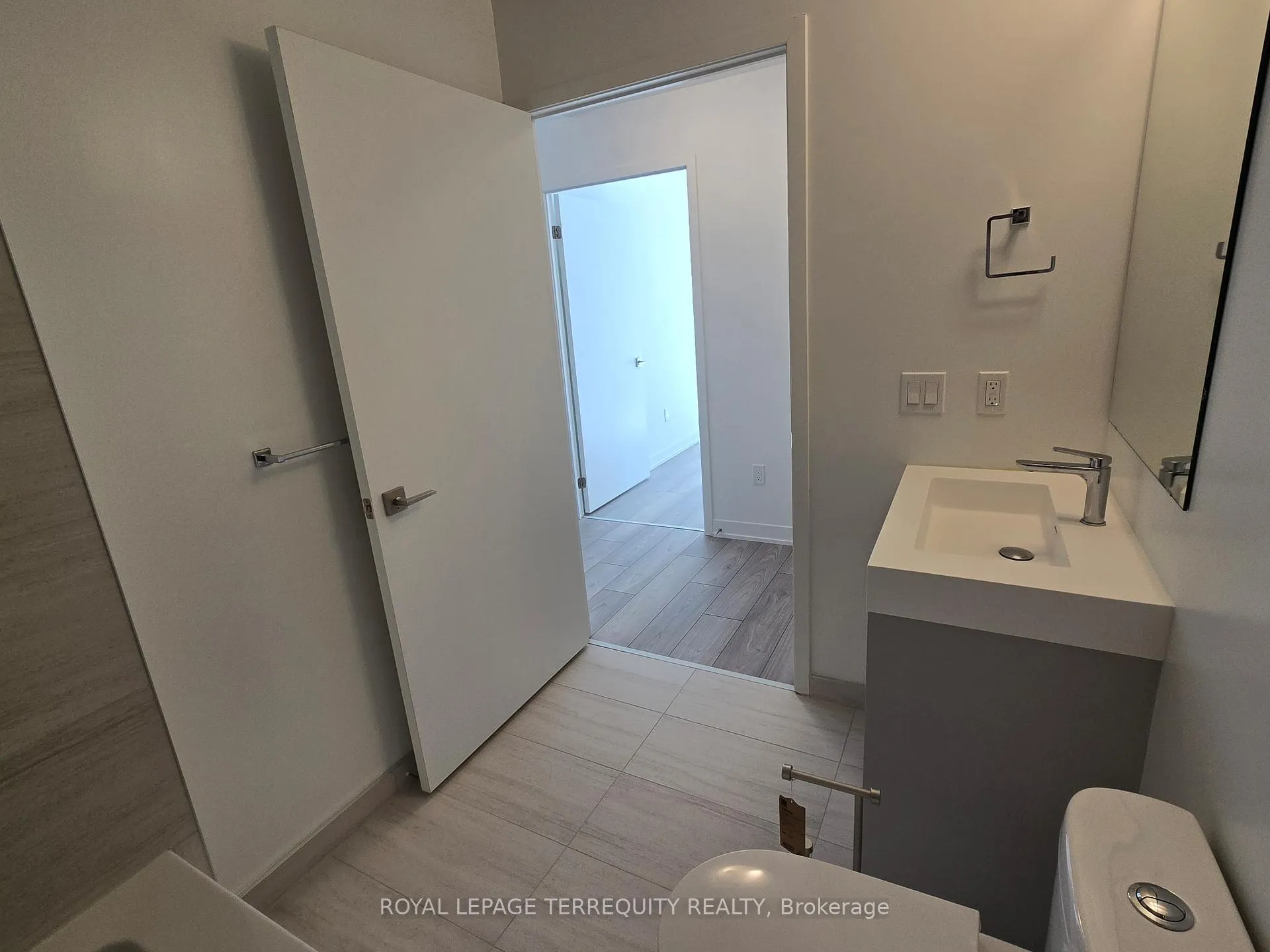 Photo 11 of Unit 2032, 498 Caldari Road, Vaughan, Concord — HOMEH