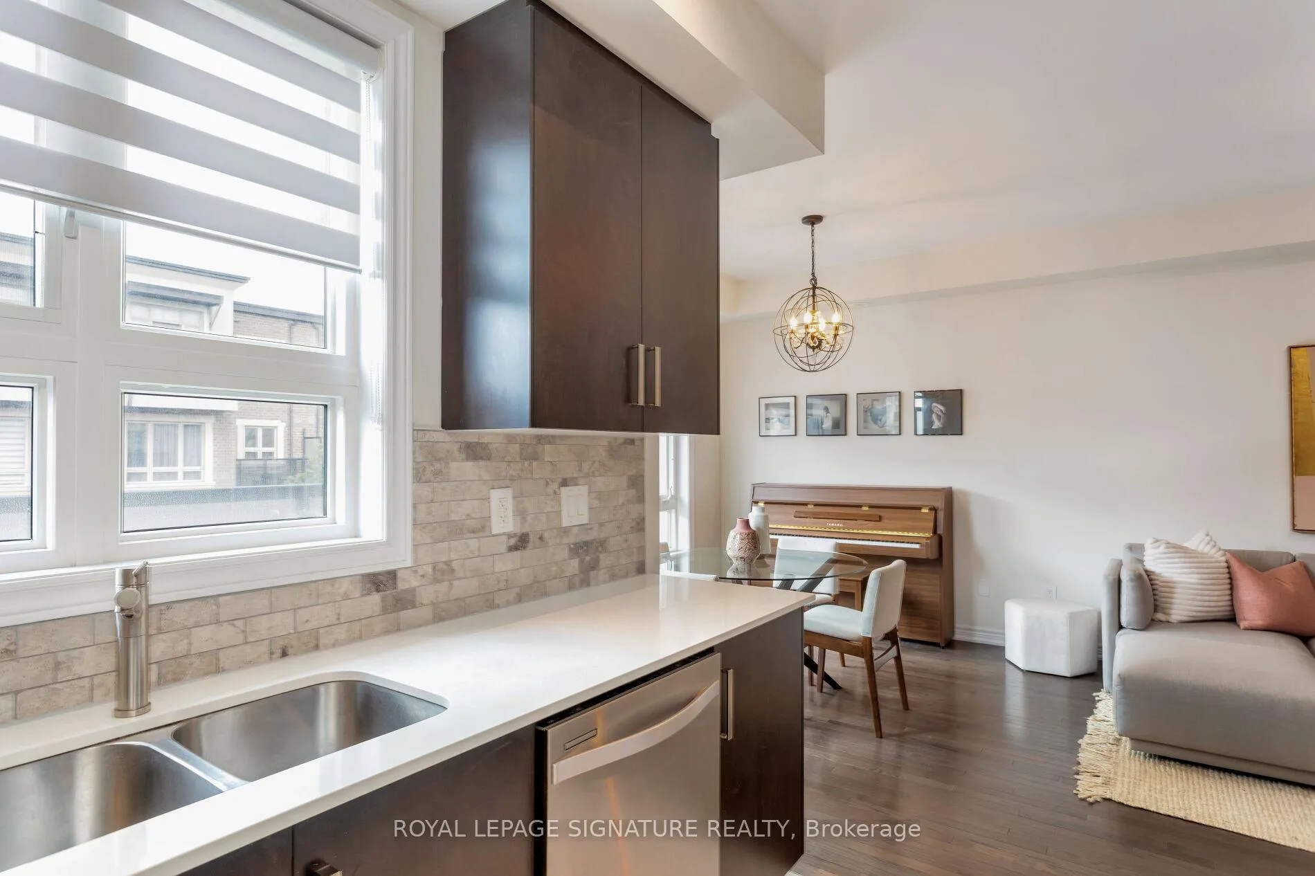 Photo 3 of Unit 18, 105 Kayla Crescent E, Vaughan, Maple — HOMEH