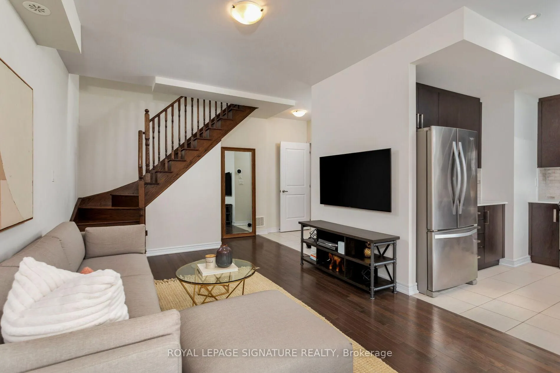Photo 5 of Unit 18, 105 Kayla Crescent E, Vaughan, Maple — HOMEH