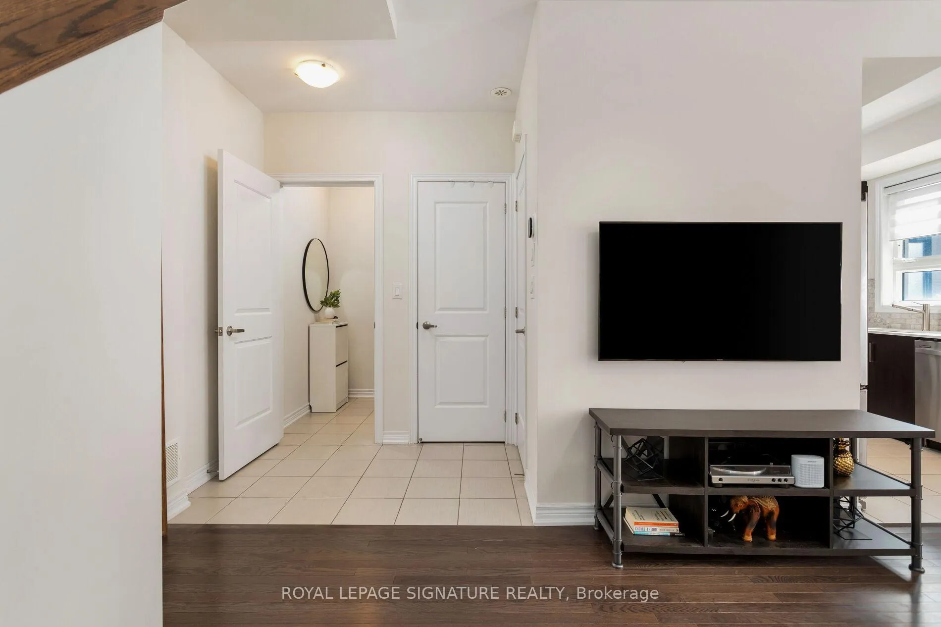 Photo 10 of Unit 18, 105 Kayla Crescent E, Vaughan, Maple — HOMEH