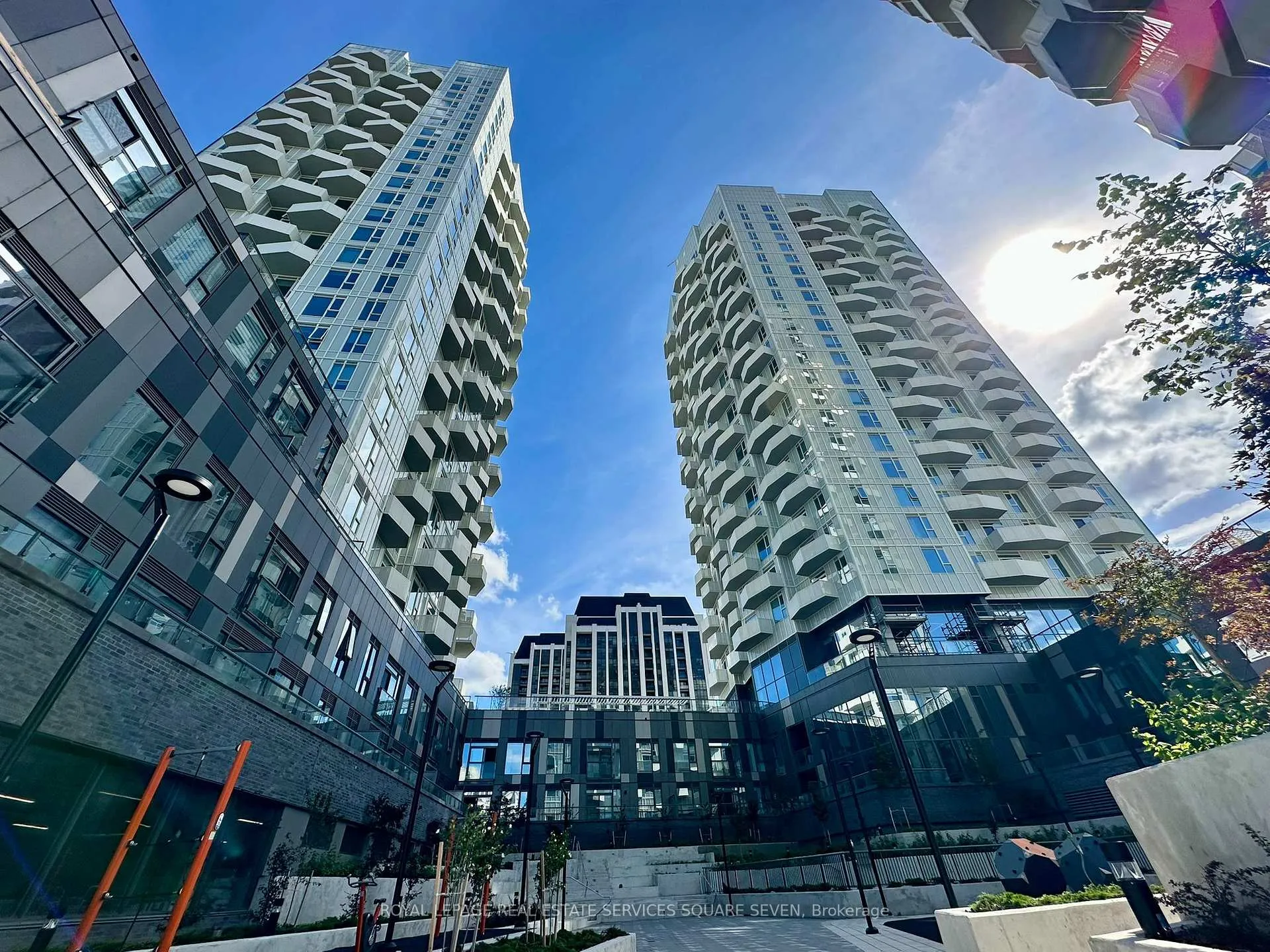 Photo 2 of Unit 427, 10 Abeja Street, Vaughan, Concord — HOMEH