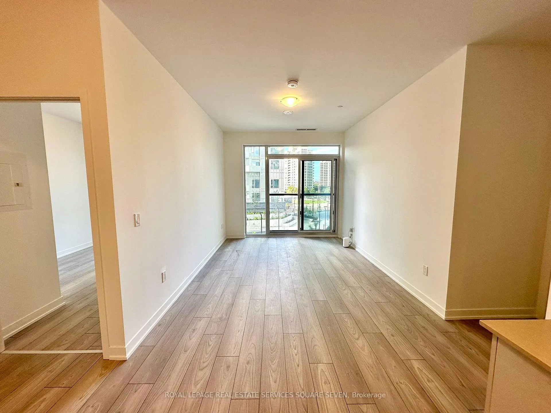 Photo 4 of Unit 427, 10 Abeja Street, Vaughan, Concord — HOMEH