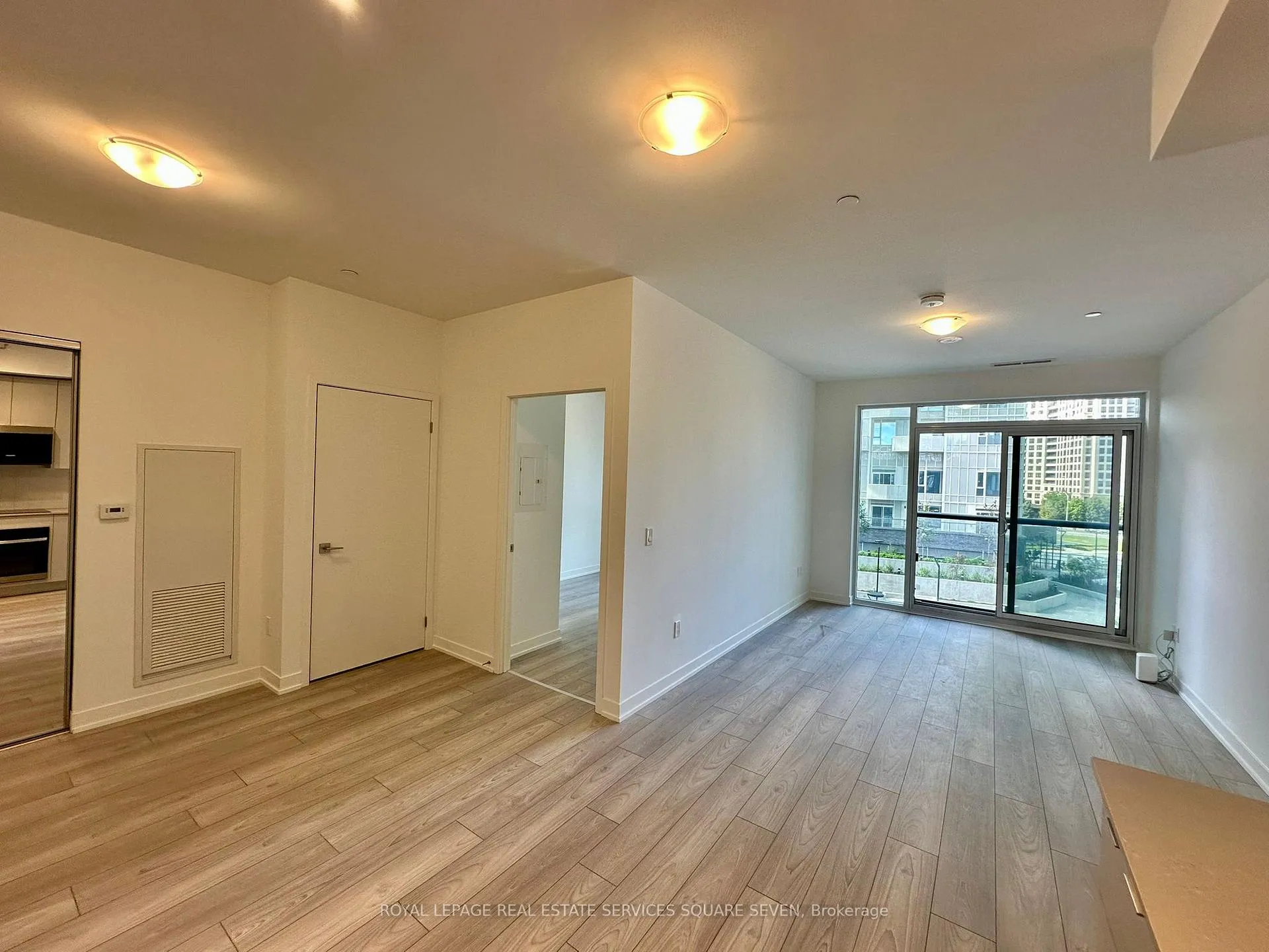 Photo 5 of Unit 427, 10 Abeja Street, Vaughan, Concord — HOMEH