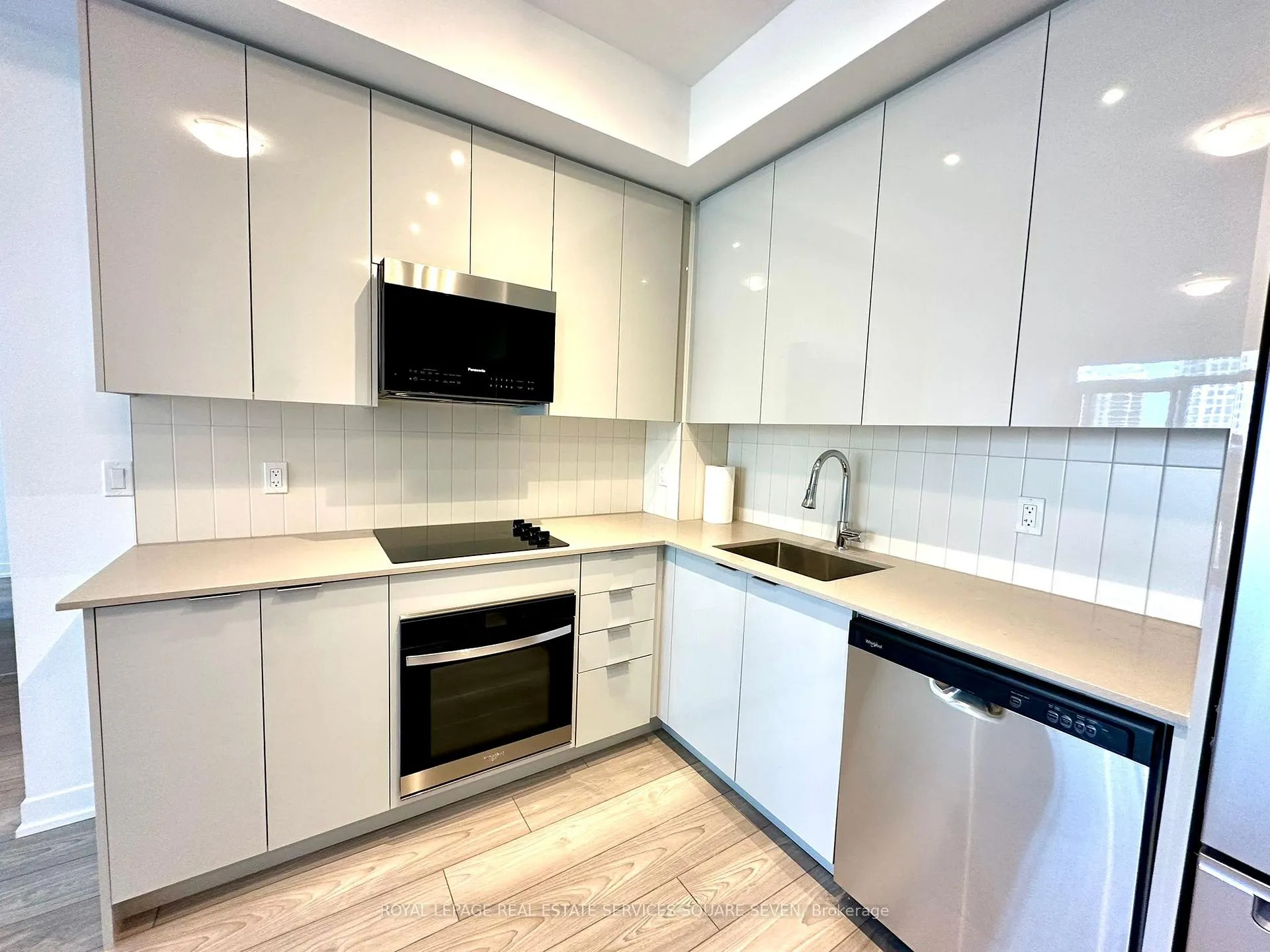 Photo 9 of Unit 427, 10 Abeja Street, Vaughan, Concord — HOMEH