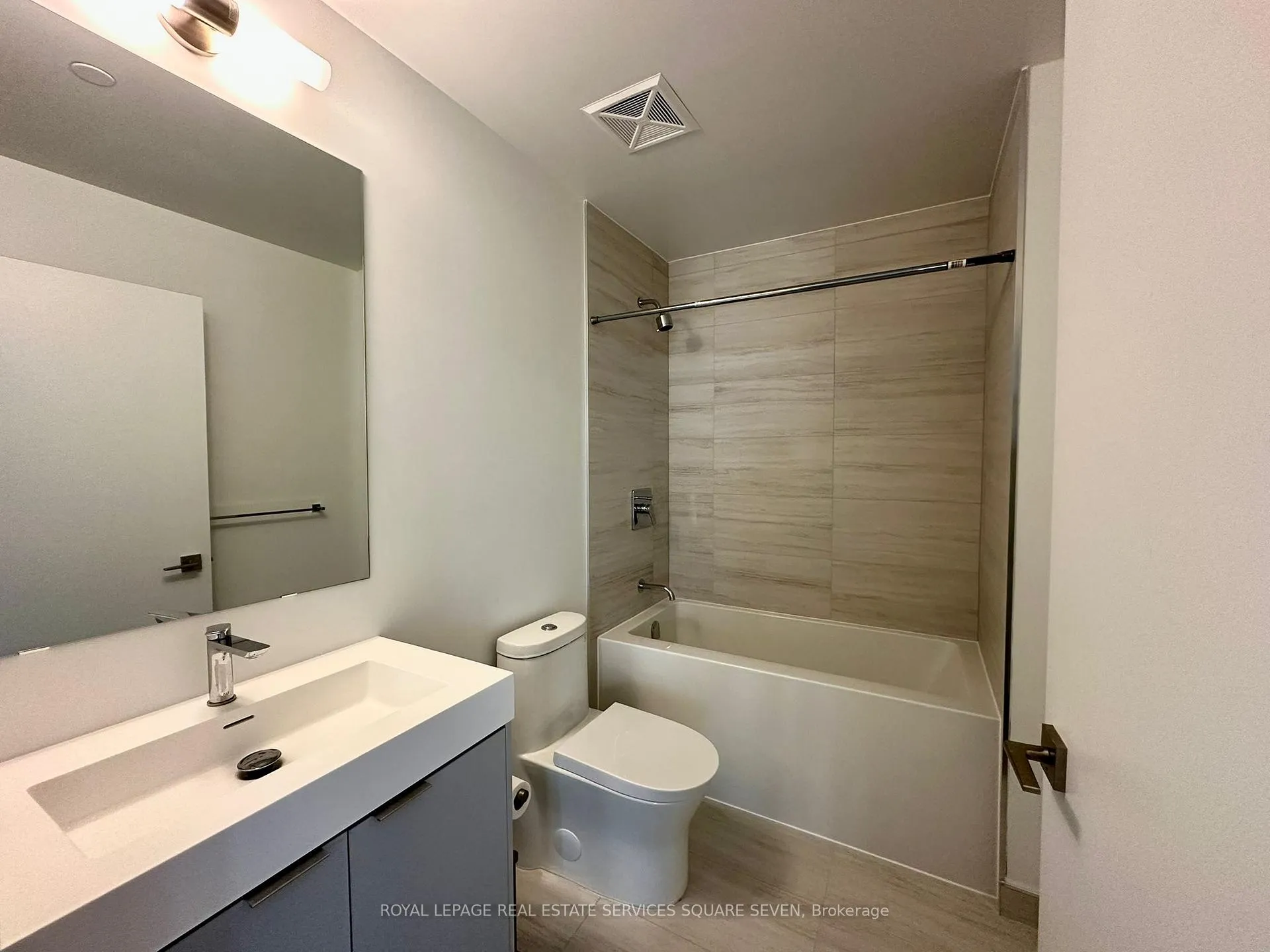 Photo 12 of Unit 427, 10 Abeja Street, Vaughan, Concord — HOMEH