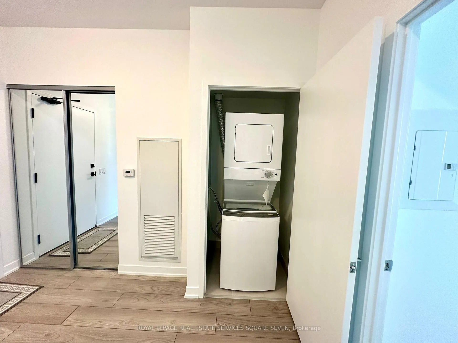 Photo 16 of Unit 427, 10 Abeja Street, Vaughan, Concord — HOMEH