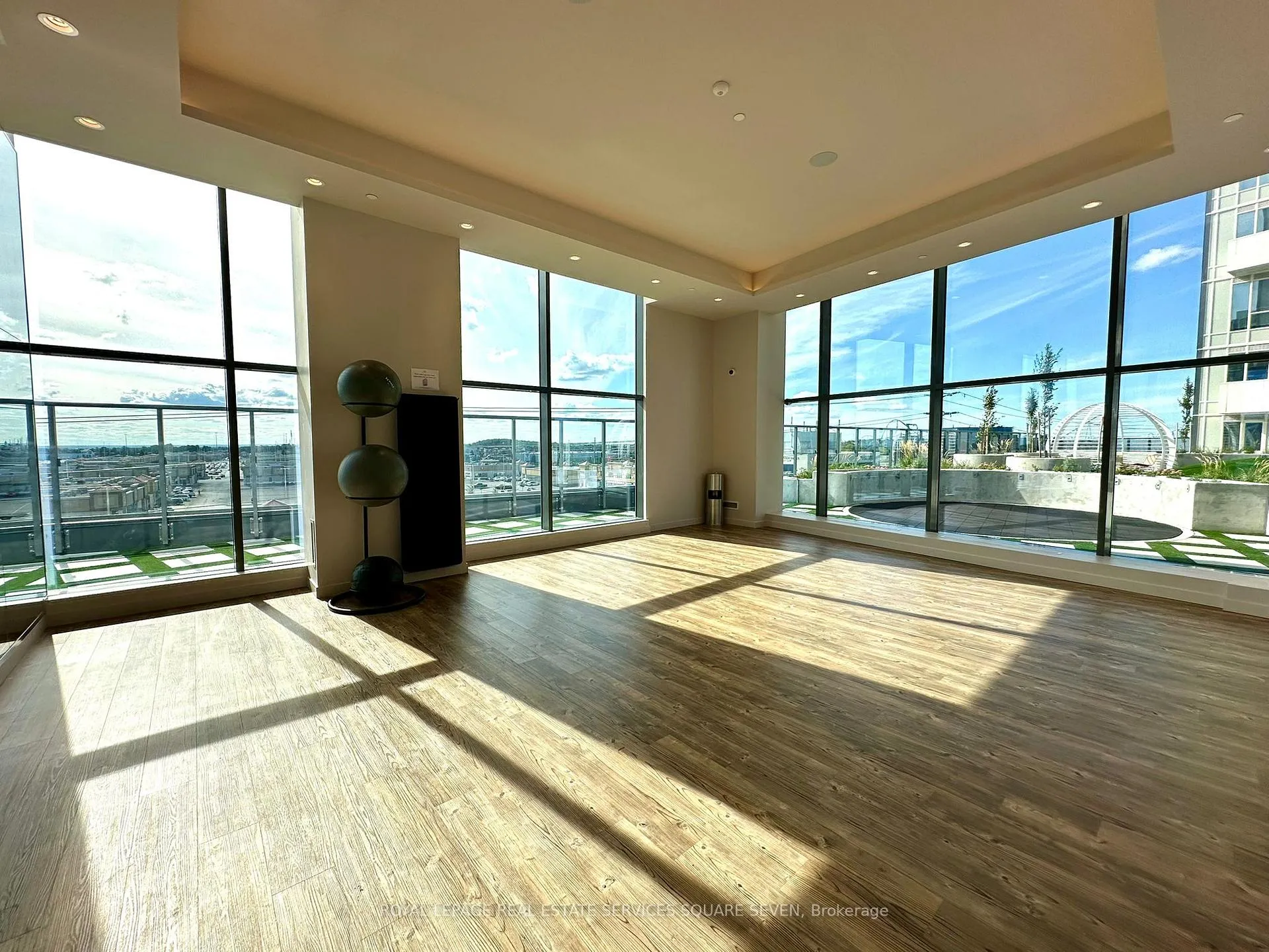 Photo 17 of Unit 427, 10 Abeja Street, Vaughan, Concord — HOMEH