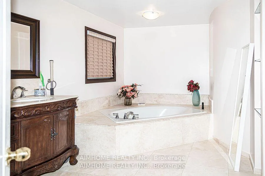Photo 13 of 178 Westhampton Drive, Vaughan, Brownridge — HOMEH