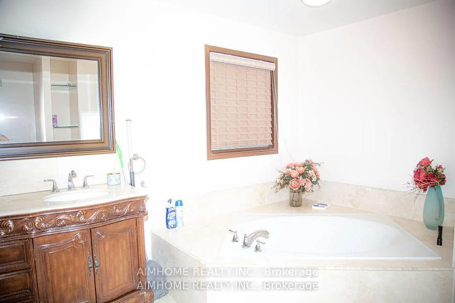 Photo 15 of 178 Westhampton Drive, Vaughan, Brownridge — HOMEH