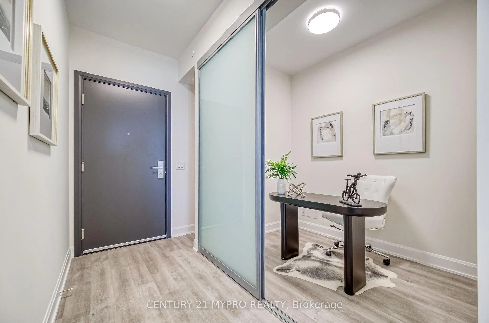 Photo 3 of Unit 2811, 12 Gandhi Lane, Markham, Commerce Valley — HOMEH
