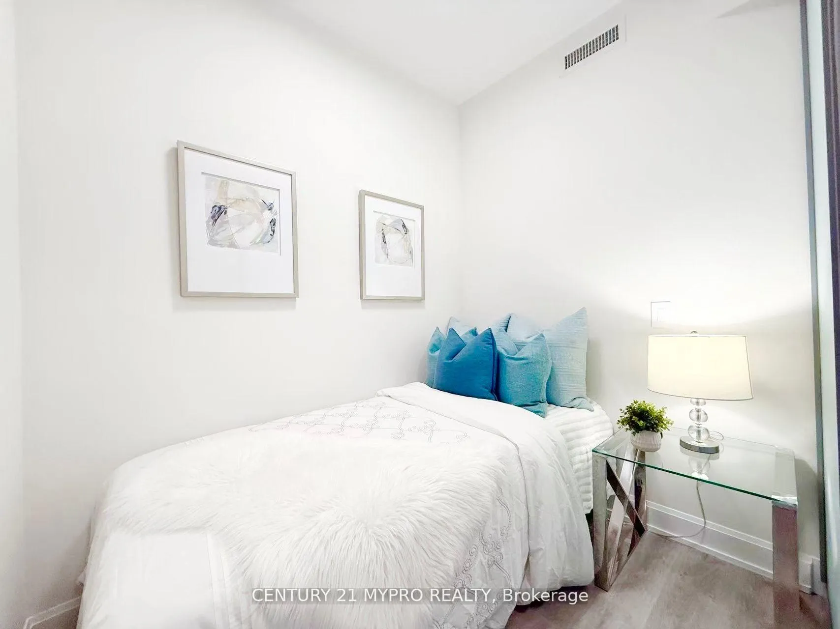 Photo 4 of Unit 2811, 12 Gandhi Lane, Markham, Commerce Valley — HOMEH