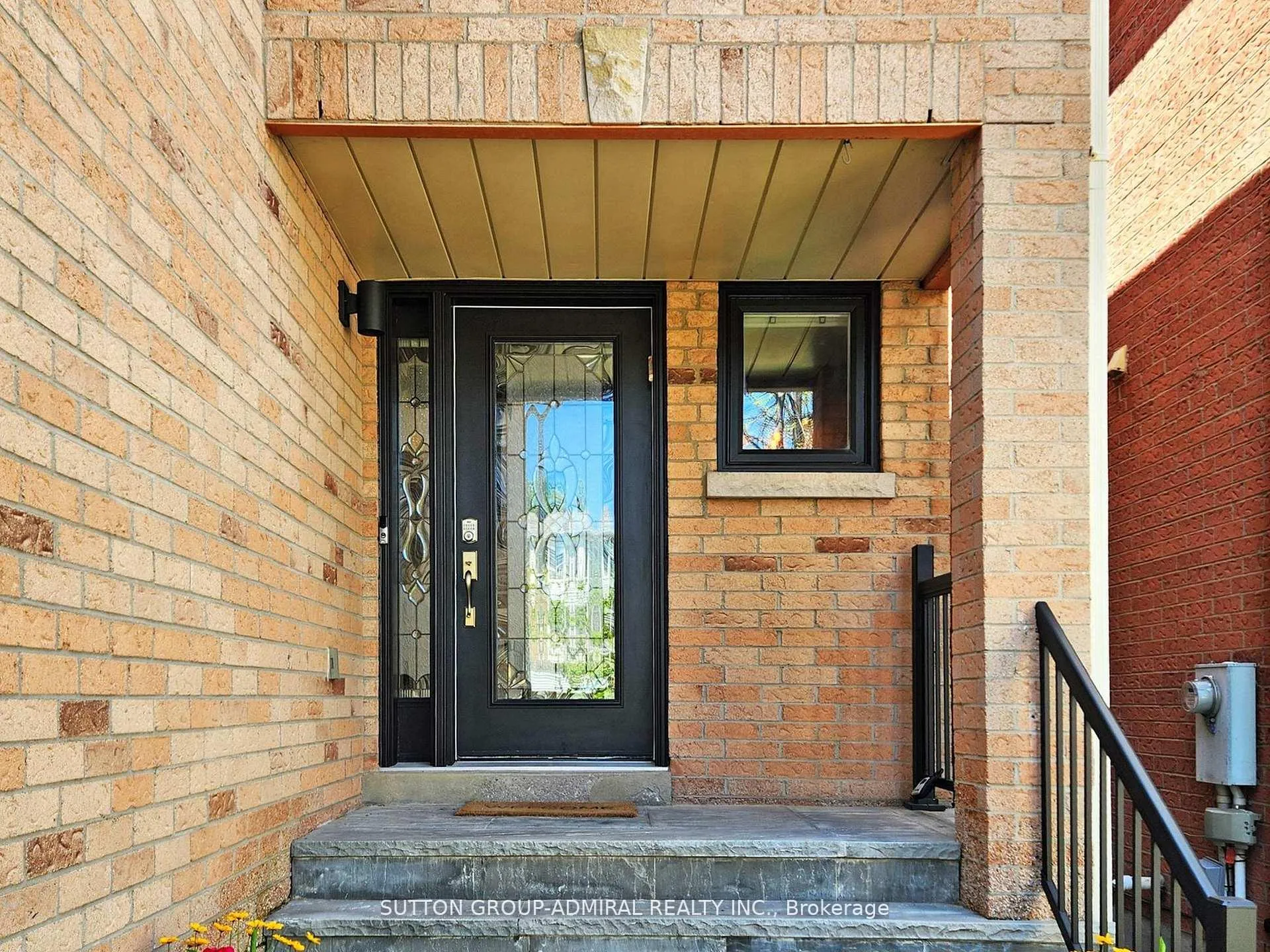 Photo 2 of 101 Glen Crescent, Vaughan, Uplands — HOMEH