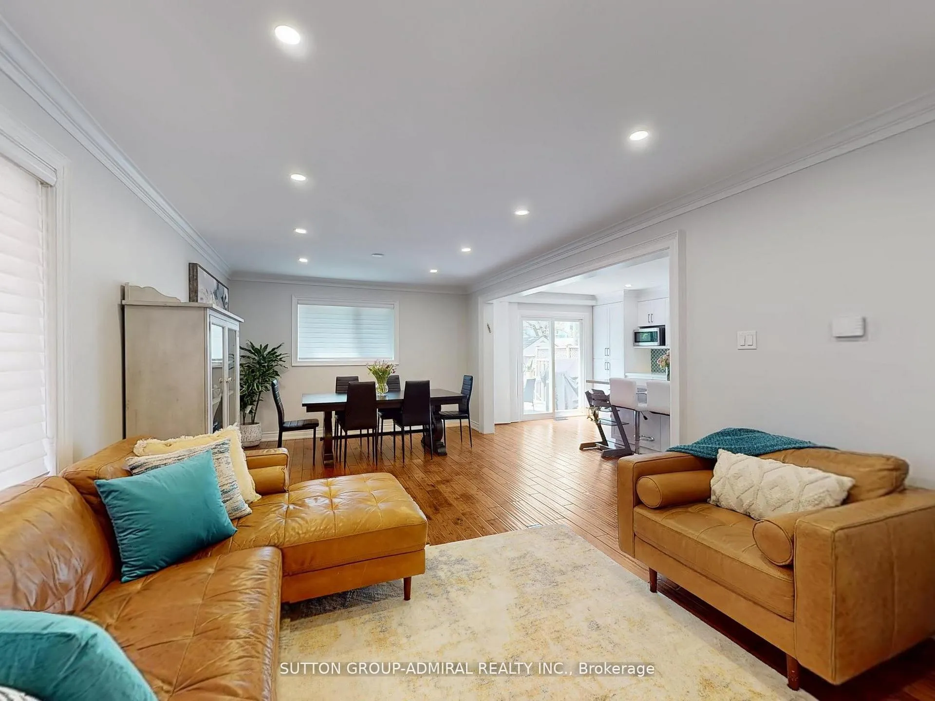Photo 5 of 101 Glen Crescent, Vaughan, Uplands — HOMEH