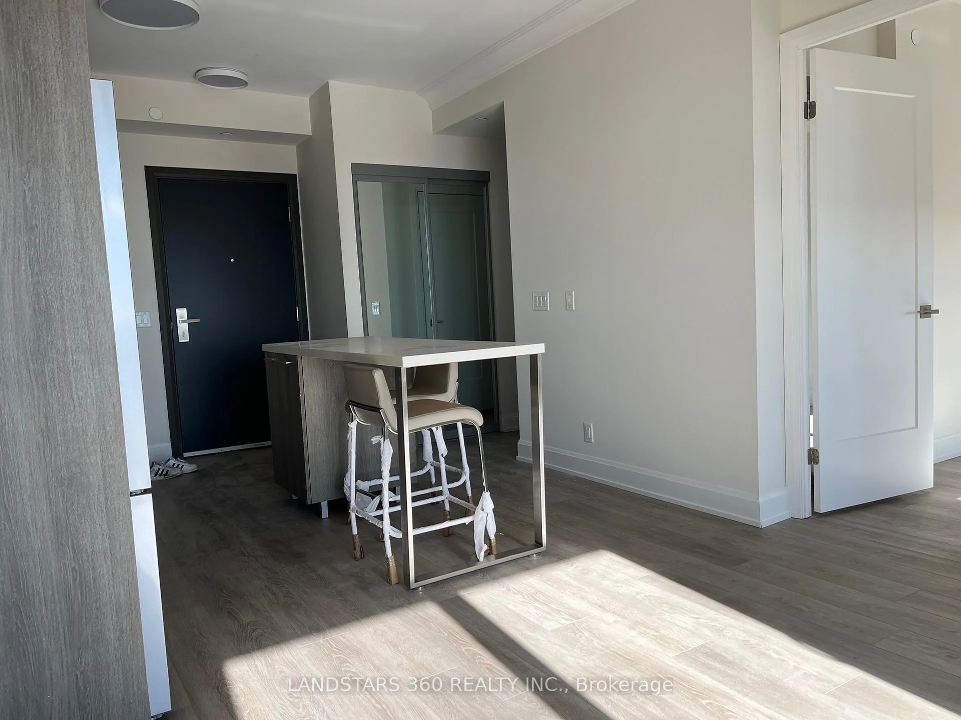 Photo 5 of Unit 2902, 8 Water Walk Drive, Markham, Unionville — HOMEH