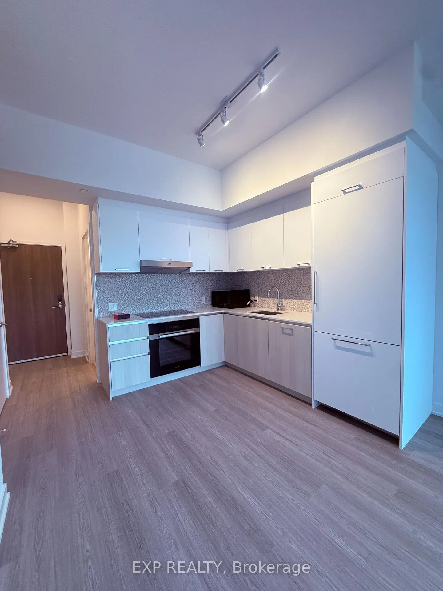 Photo 10 of Unit 535, 8188 Yonge St, Vaughan, Uplands — HOMEH