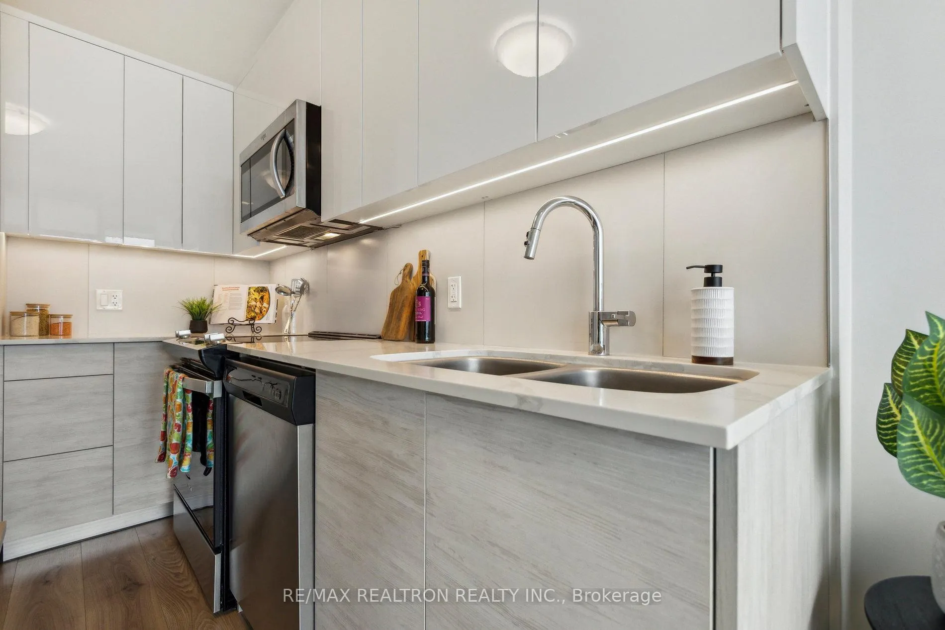 Photo 17 of Unit 2903, 60 Frederick Street, Kitchener — HOMEH