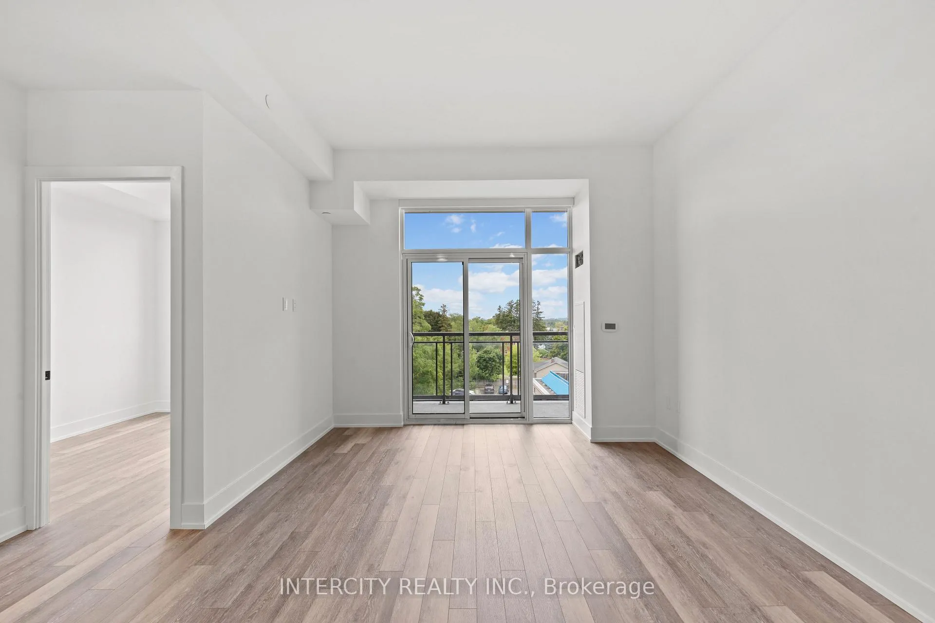 Photo 12 of Unit 519, 2075 King Road, King, King City — HOMEH