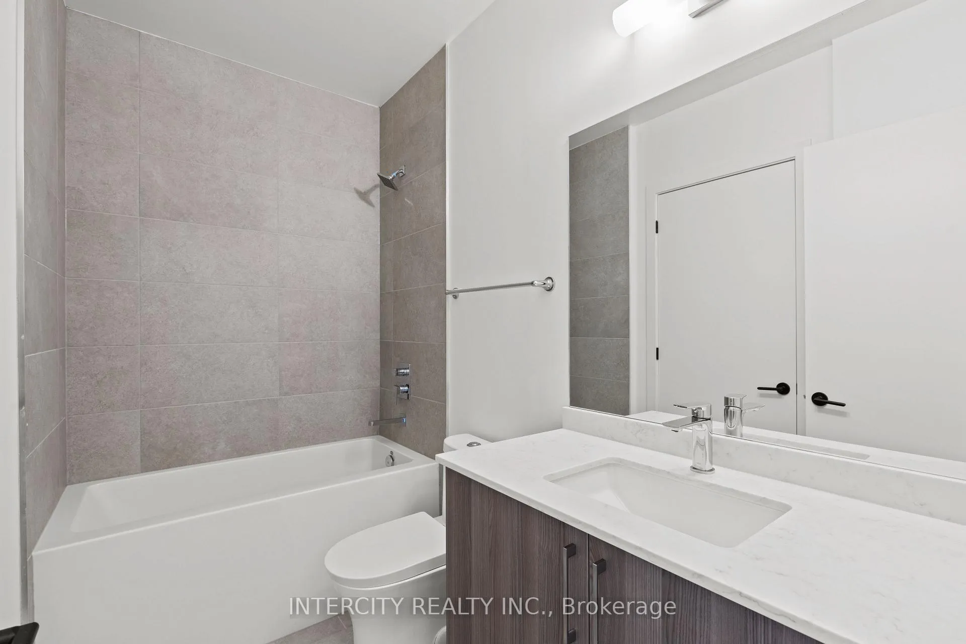 Photo 14 of Unit 519, 2075 King Road, King, King City — HOMEH