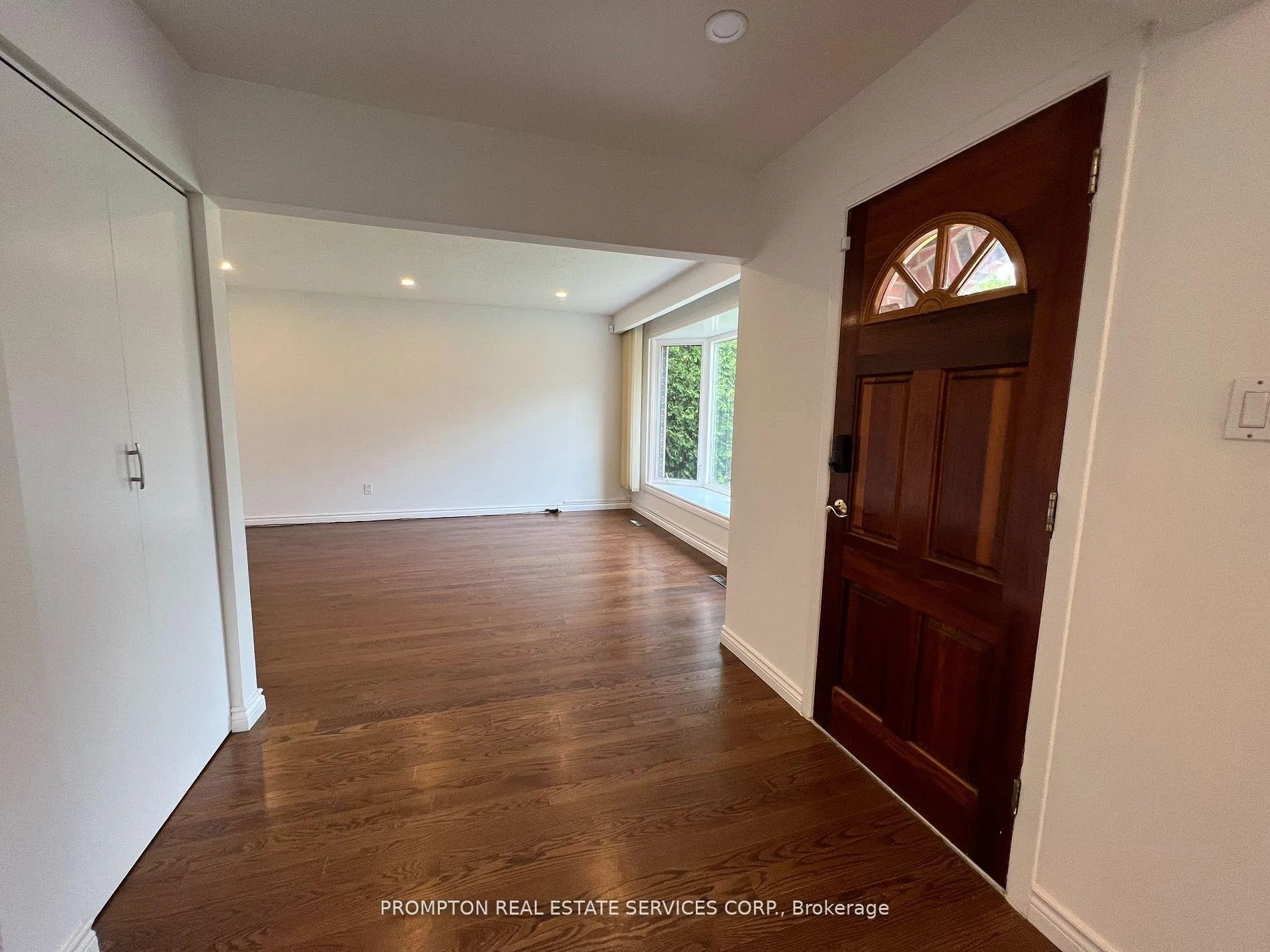 Photo 2 of Unit Main, 17 Devins Drive, Aurora, Aurora Heights — HOMEH