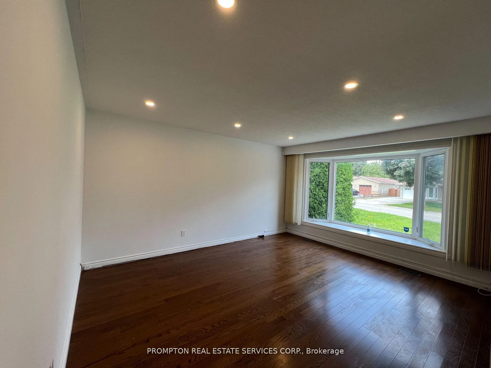 Photo 3 of Unit Main, 17 Devins Drive, Aurora, Aurora Heights — HOMEH