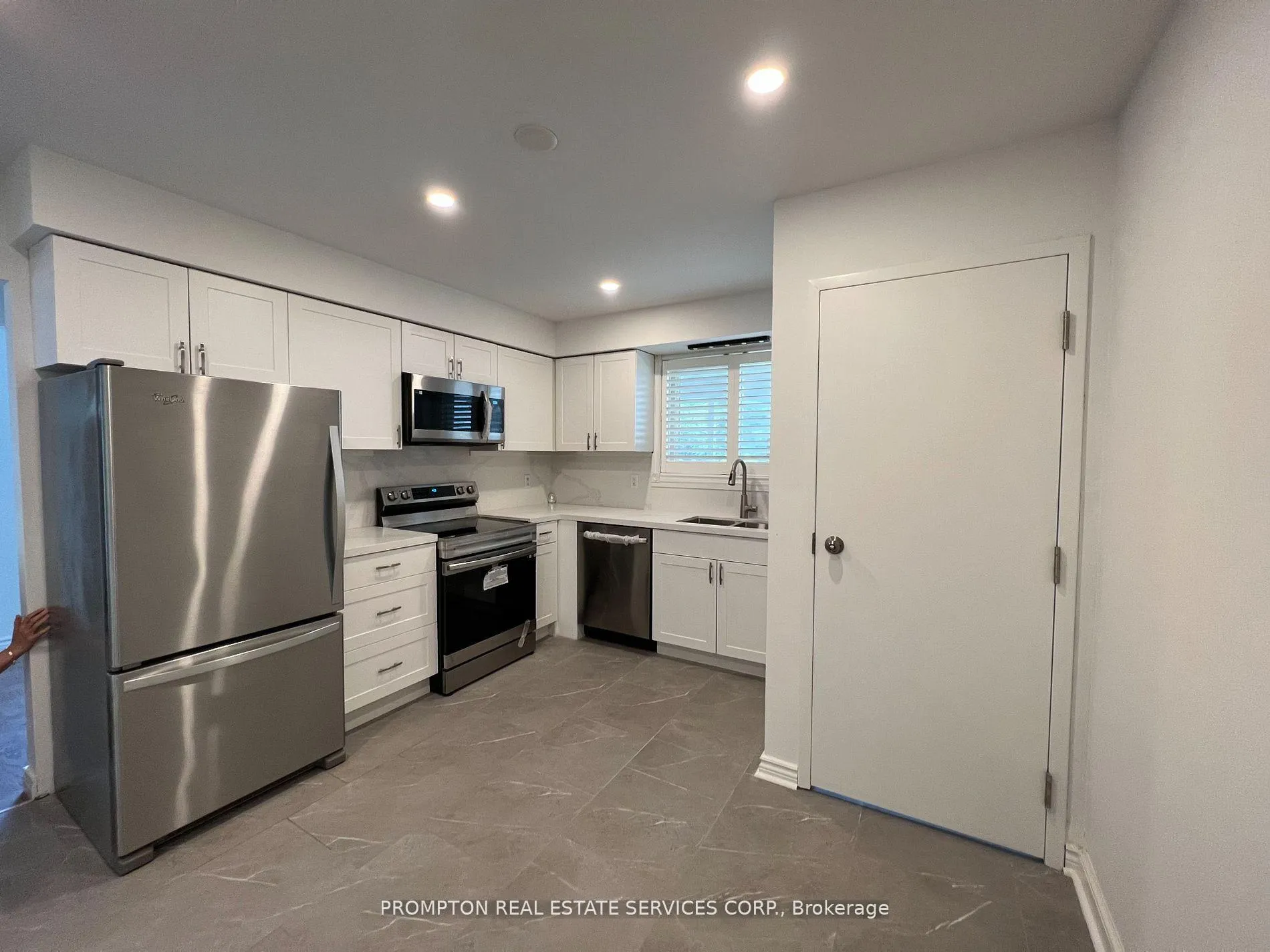 Photo 6 of Unit Main, 17 Devins Drive, Aurora, Aurora Heights — HOMEH