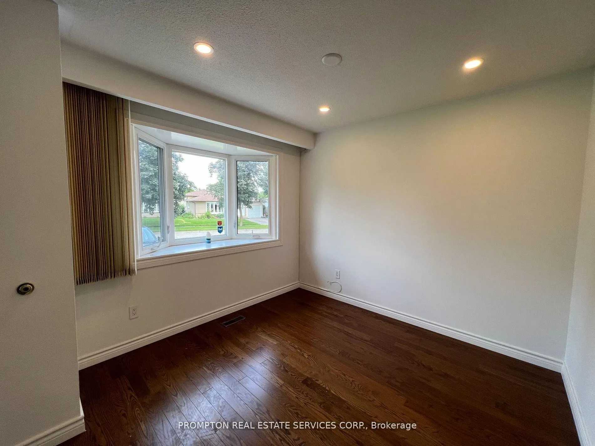 Photo 8 of Unit Main, 17 Devins Drive, Aurora, Aurora Heights — HOMEH