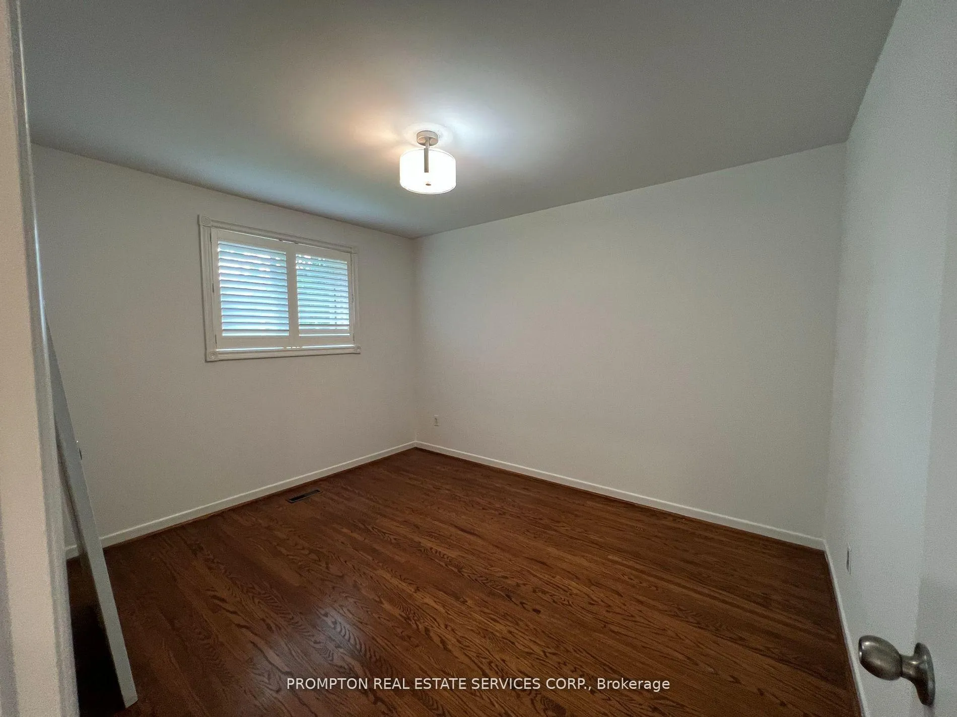 Photo 10 of Unit Main, 17 Devins Drive, Aurora, Aurora Heights — HOMEH