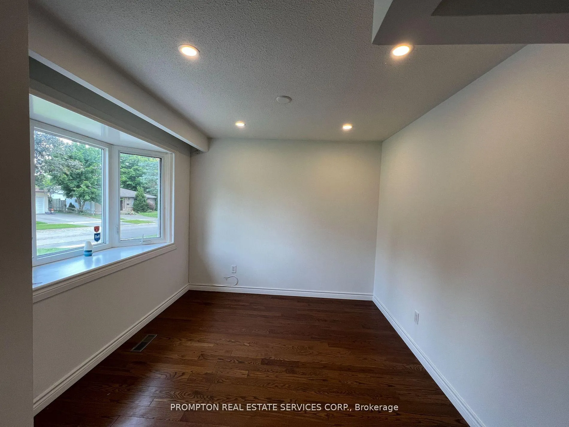 Photo 11 of Unit Main, 17 Devins Drive, Aurora, Aurora Heights — HOMEH