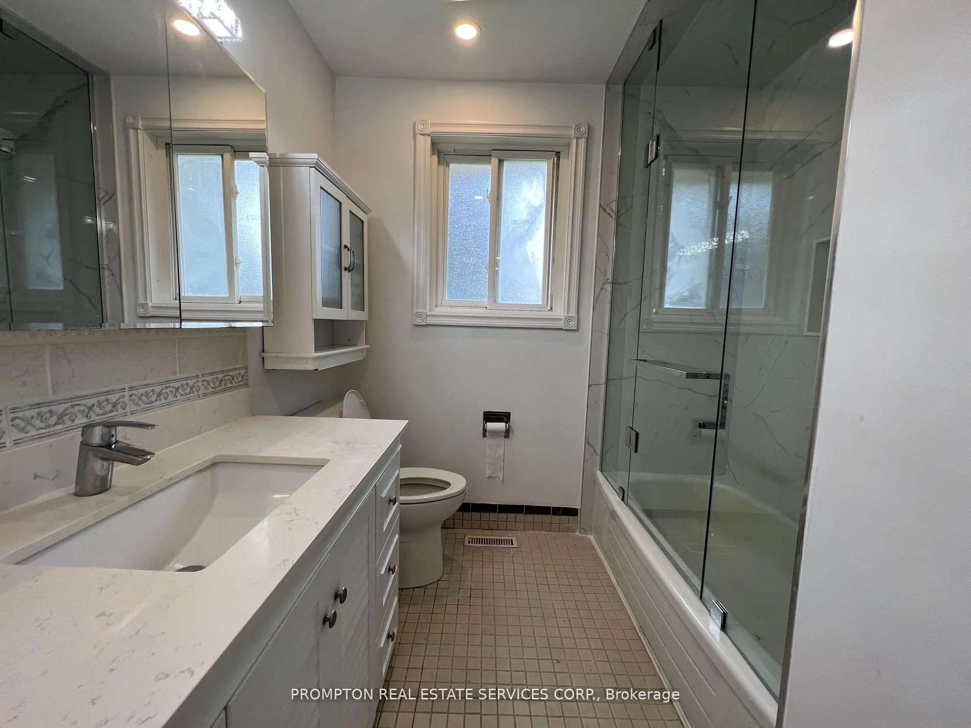 Photo 12 of Unit Main, 17 Devins Drive, Aurora, Aurora Heights — HOMEH