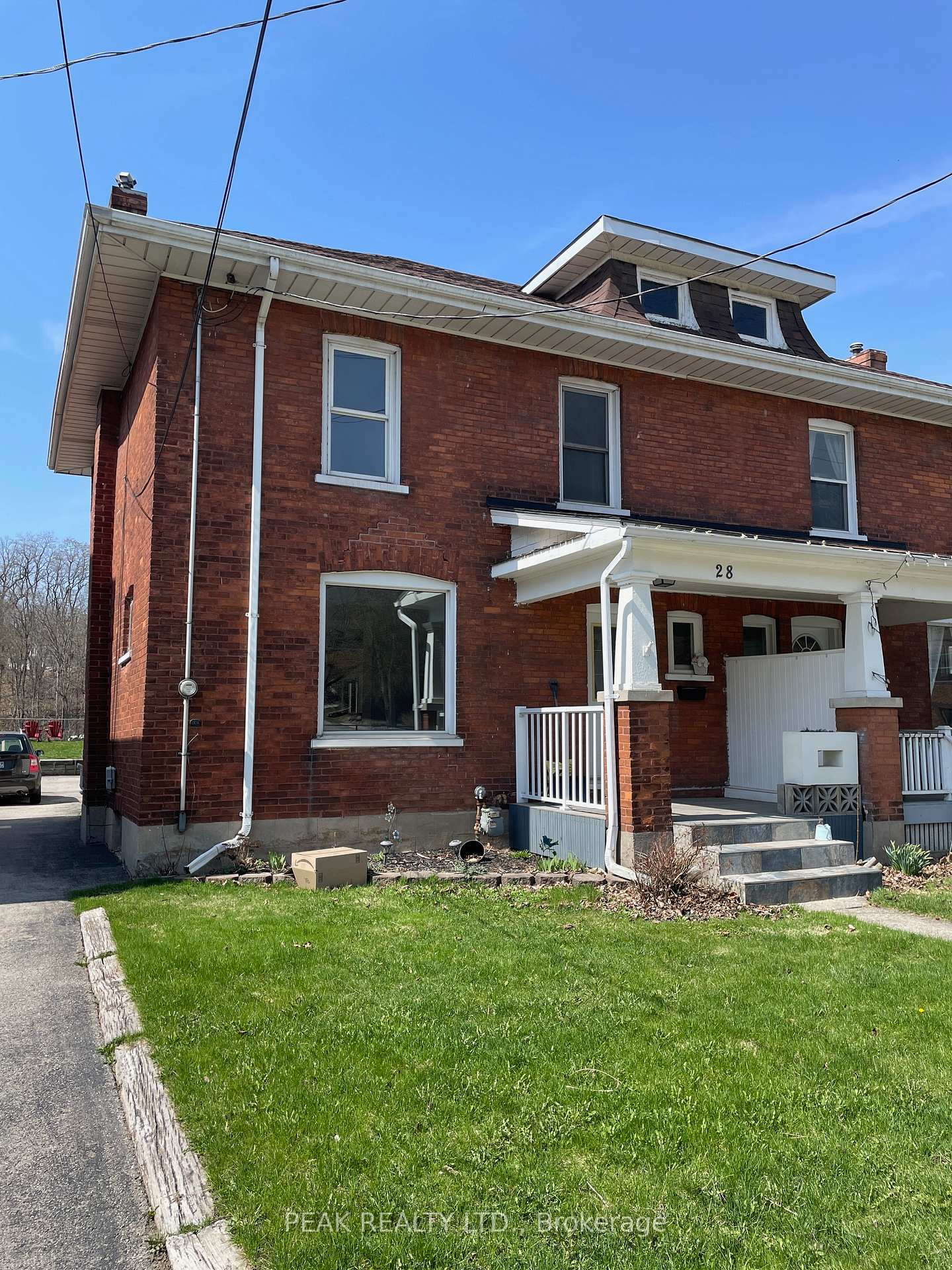 Front of 28 Willow Street