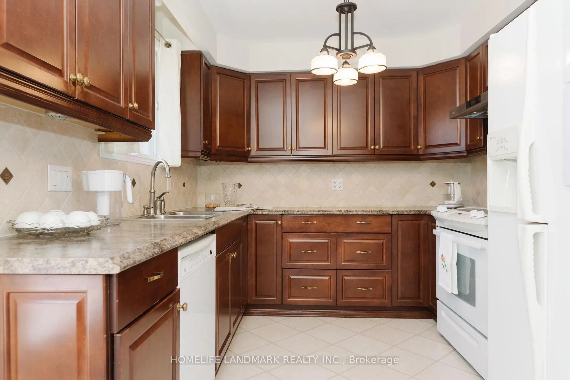 Photo 6 of 254 Athabasca Street, Oshawa, Donevan — HOMEH