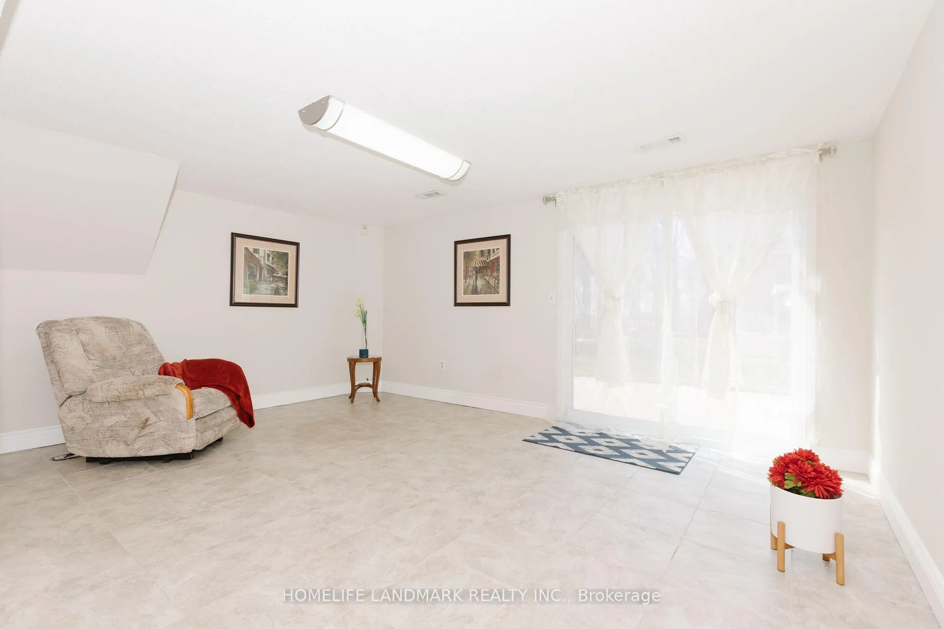 Photo 25 of 254 Athabasca Street, Oshawa, Donevan — HOMEH