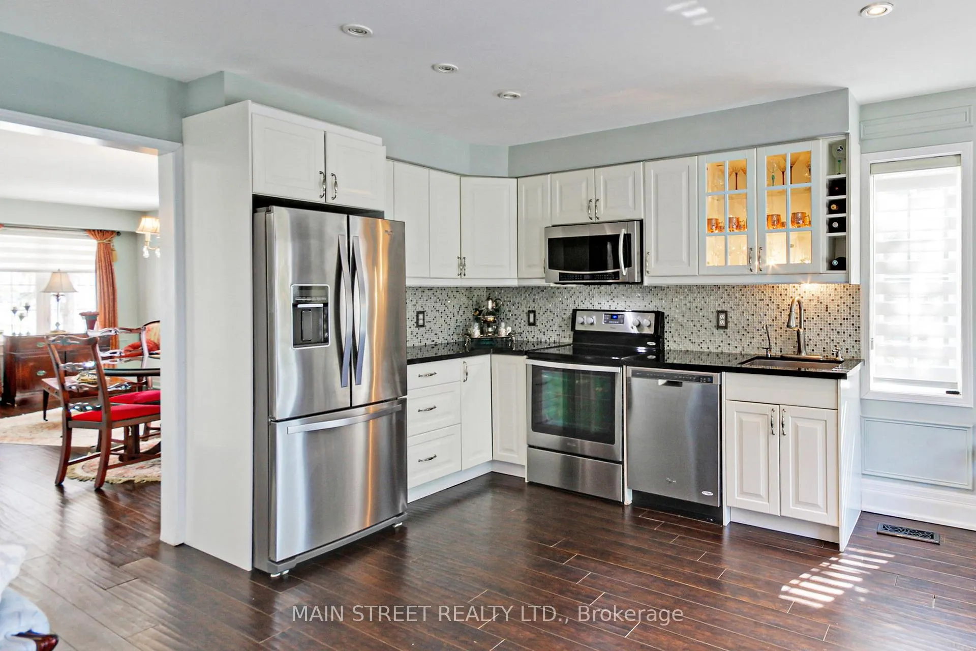 Photo 10 of 108 Hollandview Trail, Aurora, Bayview Wellington — HOMEH