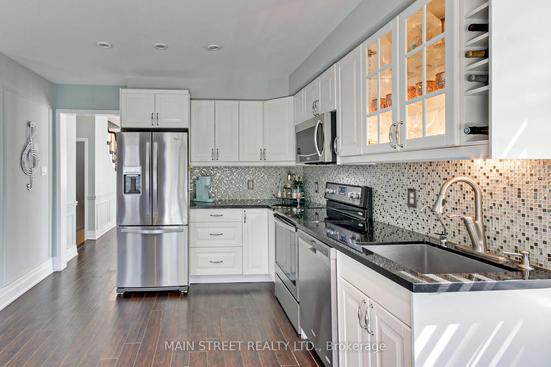 Photo 12 of 108 Hollandview Trail, Aurora, Bayview Wellington — HOMEH