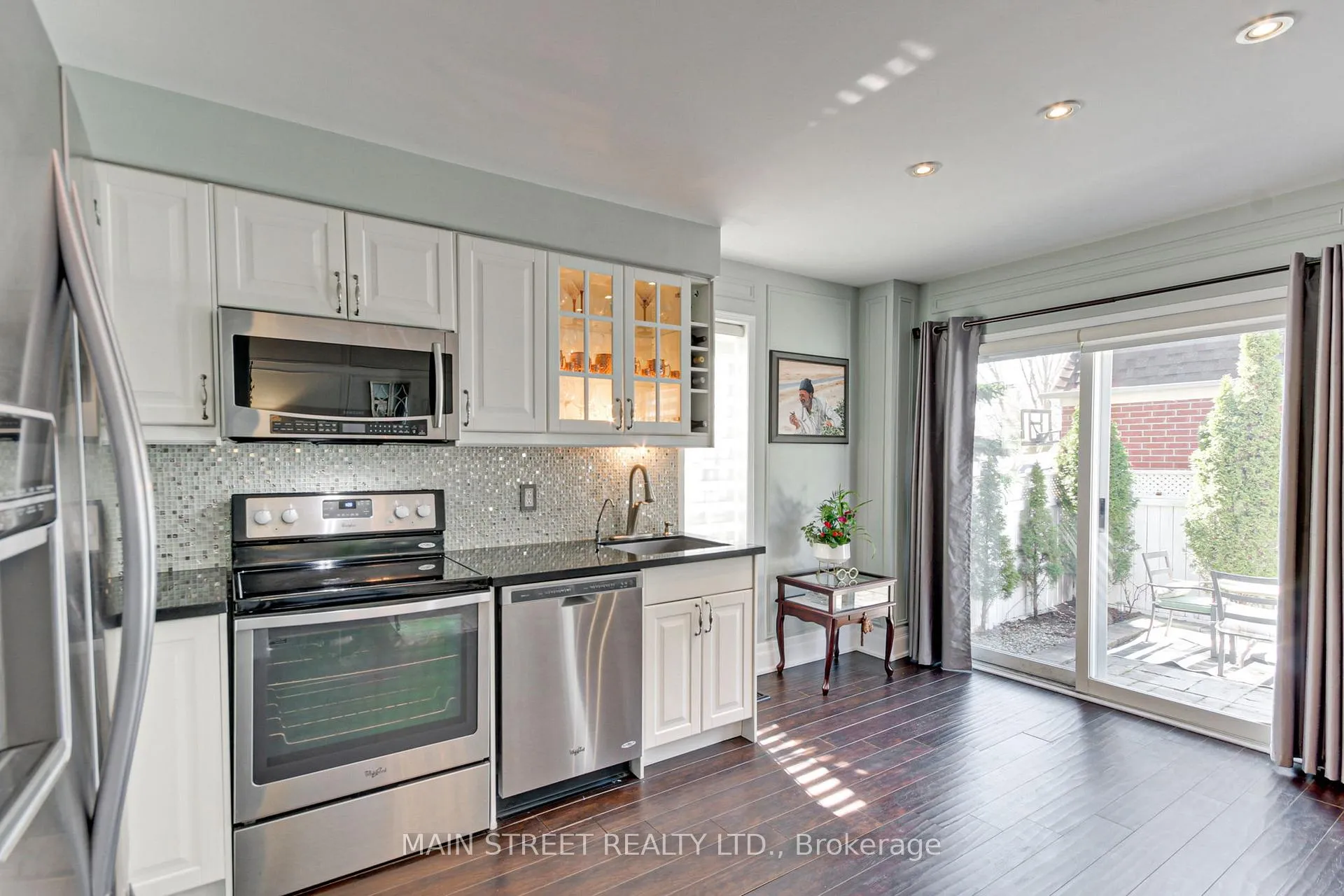 Photo 14 of 108 Hollandview Trail, Aurora, Bayview Wellington — HOMEH