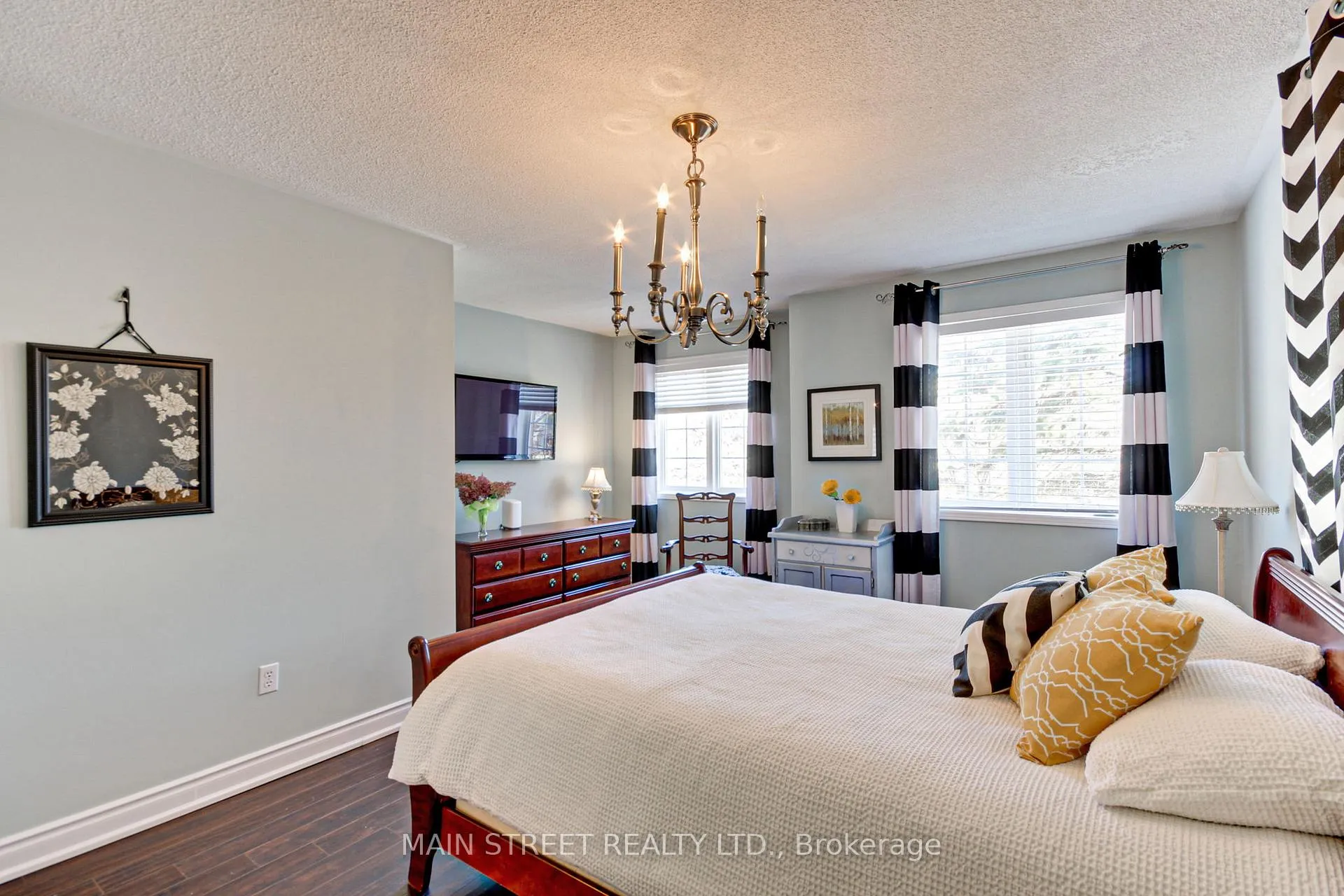 Photo 28 of 108 Hollandview Trail, Aurora, Bayview Wellington — HOMEH