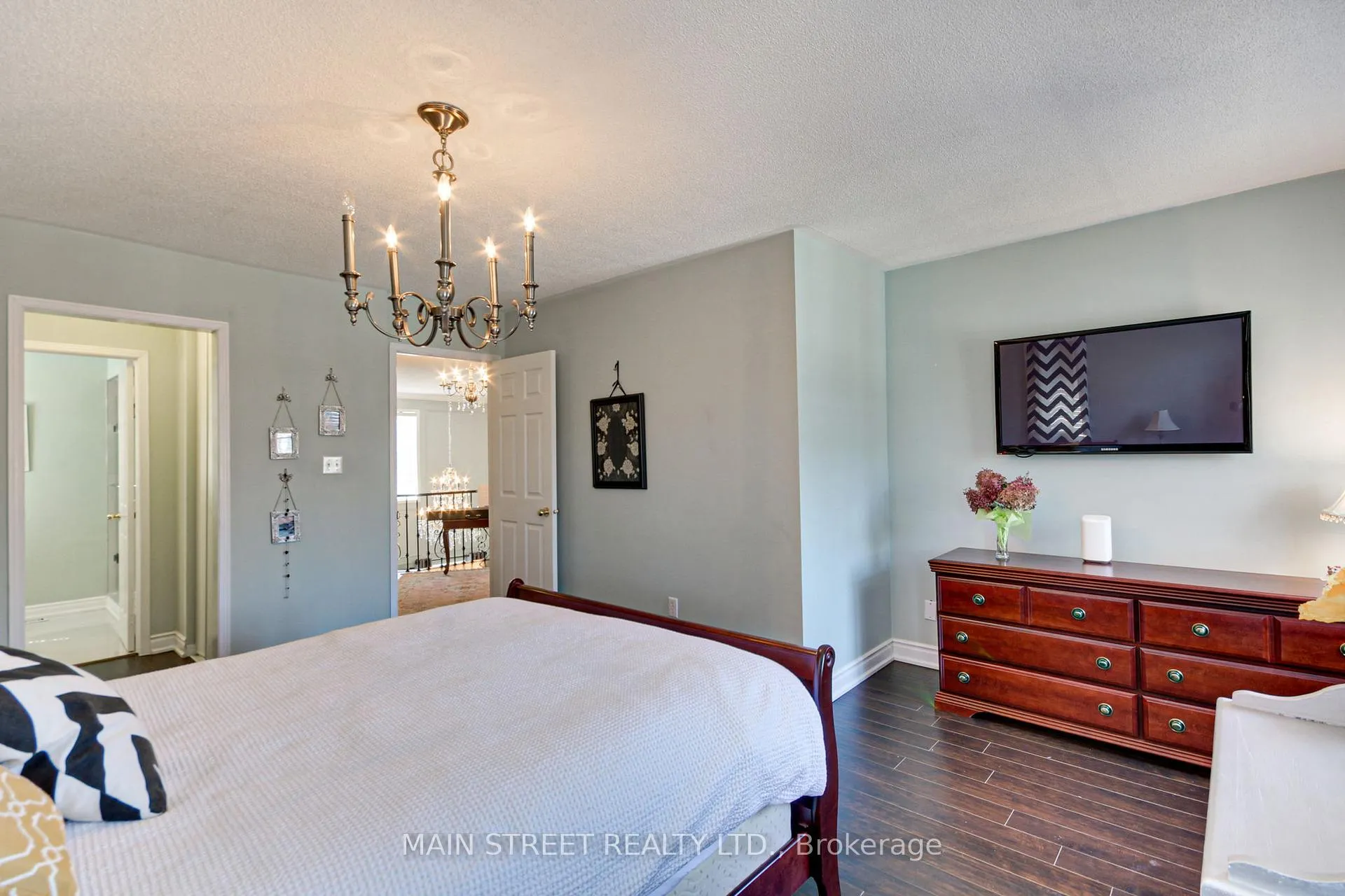 Photo 29 of 108 Hollandview Trail, Aurora, Bayview Wellington — HOMEH
