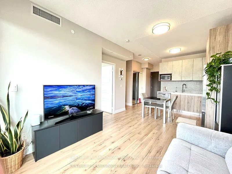 Photo 4 of Unit 612, 25 Water Walk Drive, Markham, Unionville — HOMEH