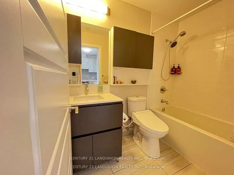 Photo 8 of Unit 612, 25 Water Walk Drive, Markham, Unionville — HOMEH