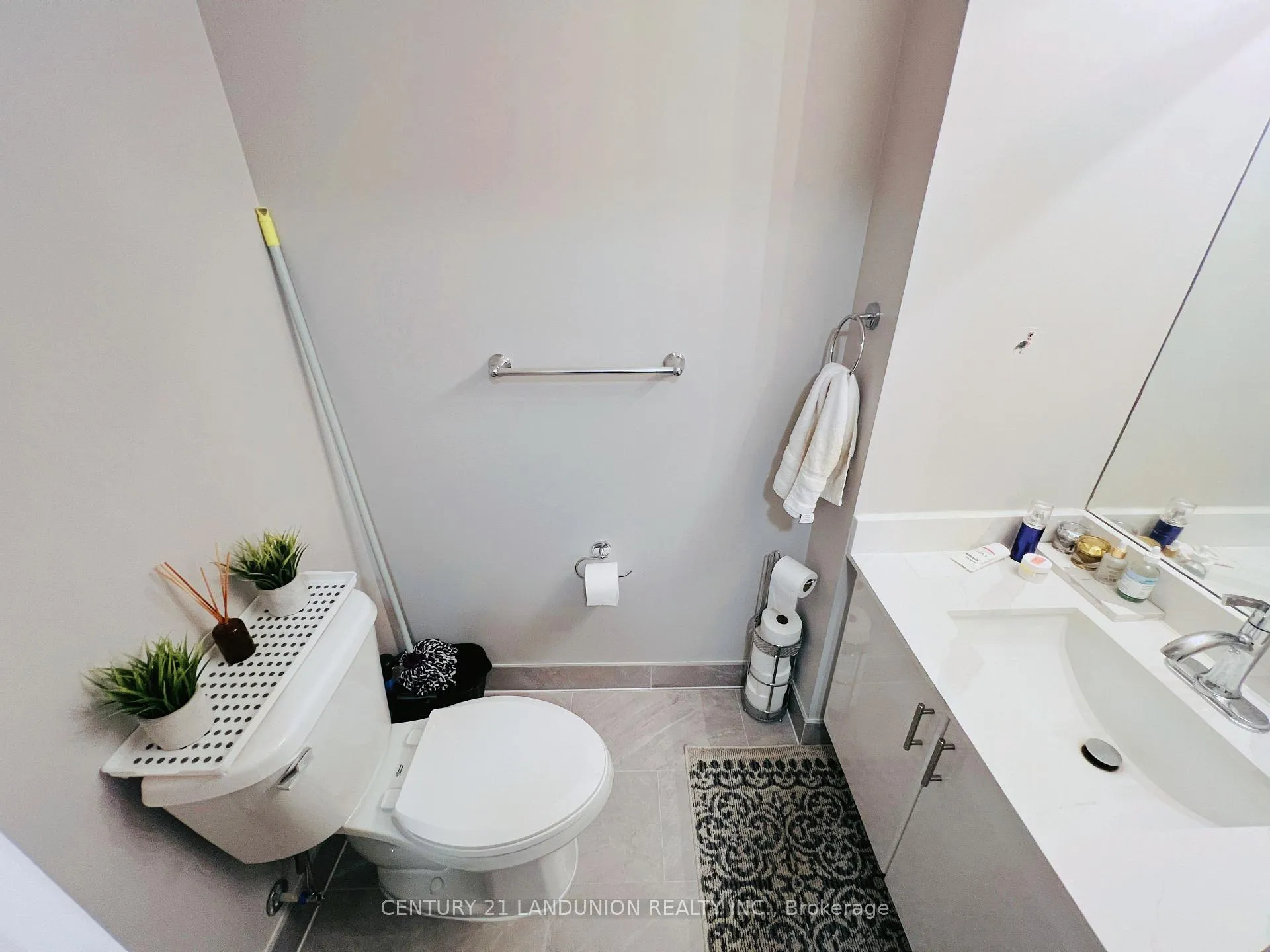 Photo 14 of Unit 1305, 2900 Highway 7 Road, Vaughan, Concord — HOMEH