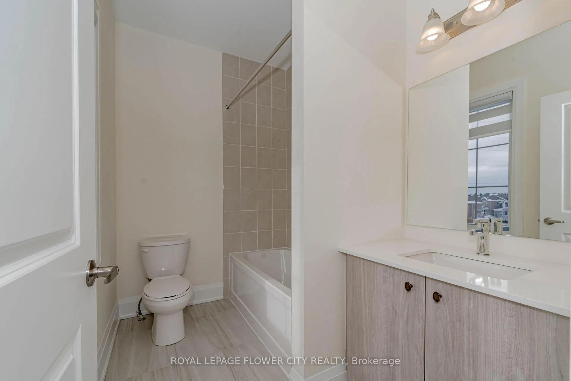 Photo 24 of 518 Kleinburg Summit Way, Vaughan, Kleinburg — HOMEH