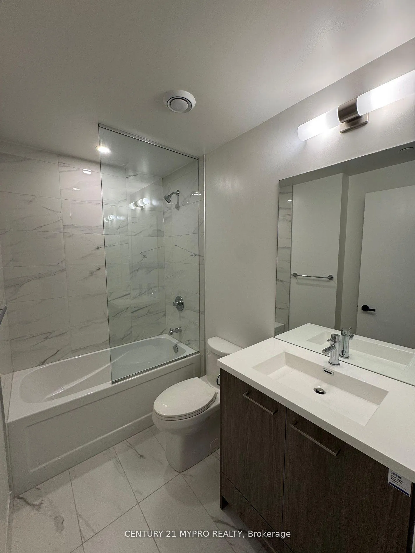 Photo 5 of Unit 321, 28 Interchange Way, Vaughan, Vaughan Corporate Centre — HOMEH