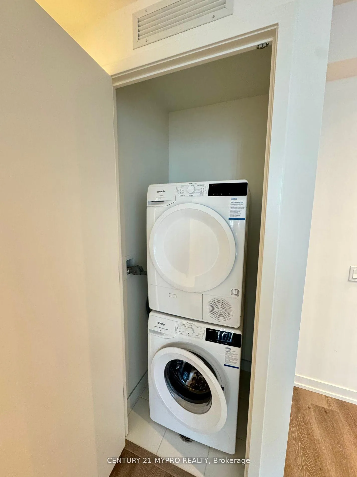 Photo 6 of Unit 321, 28 Interchange Way, Vaughan, Vaughan Corporate Centre — HOMEH