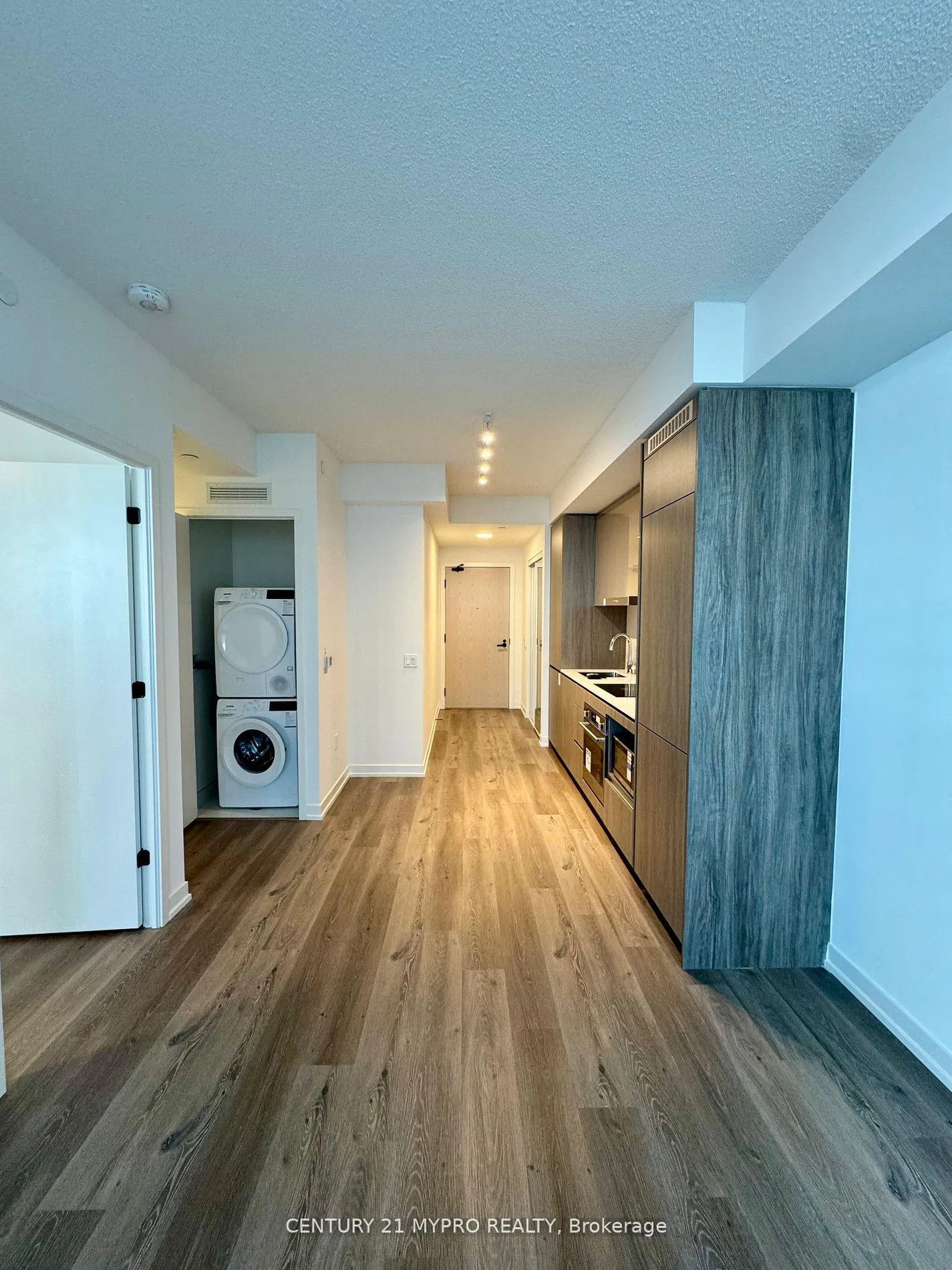 Photo 8 of Unit 321, 28 Interchange Way, Vaughan, Vaughan Corporate Centre — HOMEH